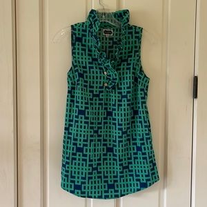 Mud pie geometric, print sleeveless top. Ruffle V neck collar. Gold buttons.